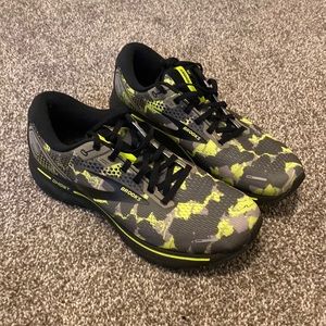 Brooks Ghost 14 neon camo
